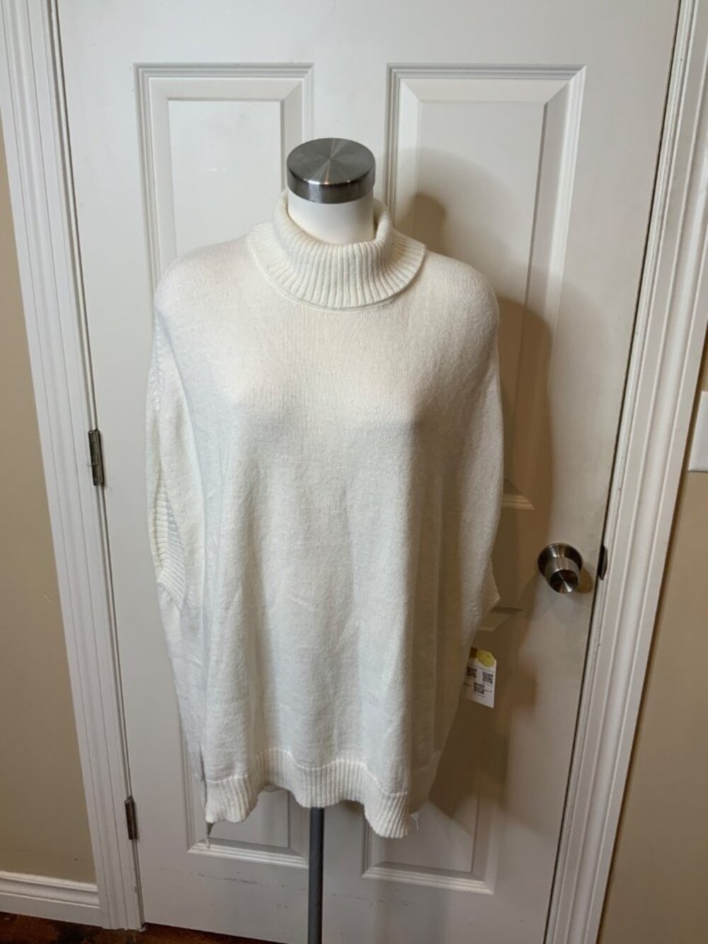 BCBG Max Azria White Oversized Knit Sleeveless Turtleneck Sweater, Size M/L